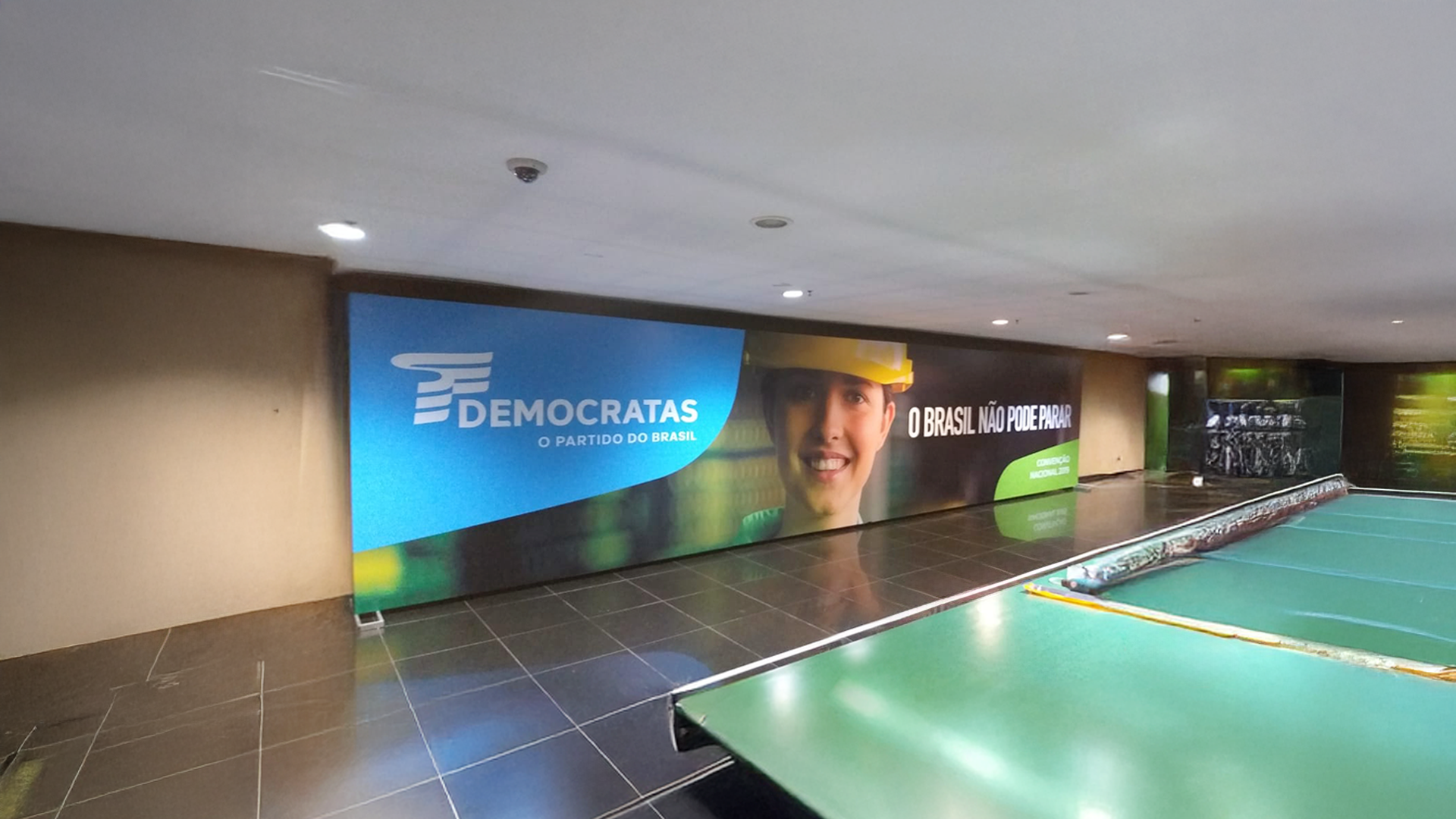 ngd-nucleo-grafico-empresa-backdrop-1920x1080_0049_metalon-lona-fosca-democratas